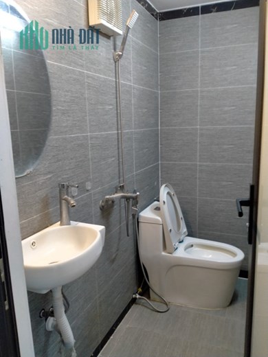 Cho thuê nhà NGUYÊN CĂN ở mặt phố Trần Đại Nghĩa 45m, 5 tầng. 24tr/tháng