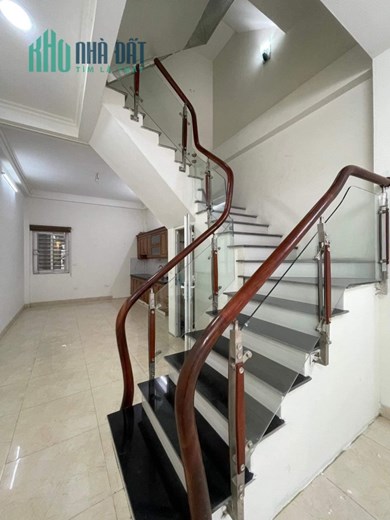 Huỳnh Thúc Kháng Đống Đa gara ô tô tránh kinh doanh 98mx5T, mt 6m chỉ 15.4 tỷ Lh 0858751186