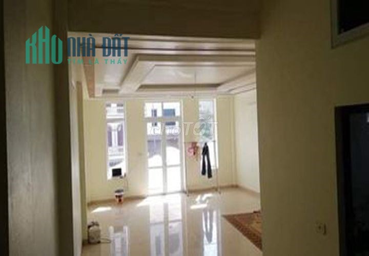 Chính chủ cho thuê nhà mặt đường phố (mặt tiền 6m) thuận lợi vừa ở, vừa kinh doanh.