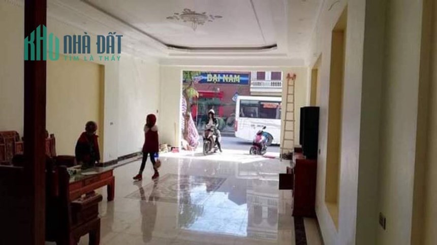 Chính chủ cho thuê nhà mặt đường phố (mặt tiền 6m) thuận lợi vừa ở, vừa kinh doanh.