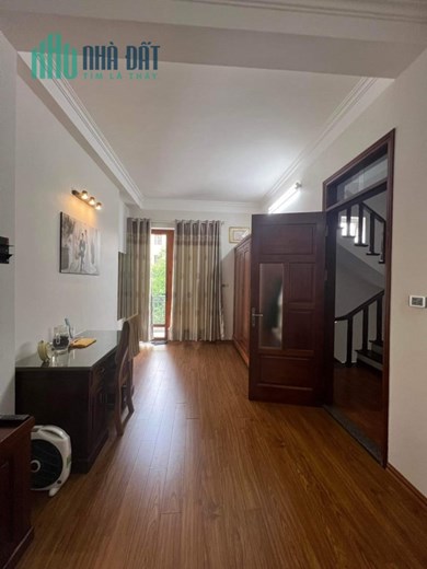 Gấp cần bán nhà Nguyễn Chí Thanh, Đống Đa 56m2 x 5 tầng, kinh doanh, ô tô tránh, nội thất đẹp, giá