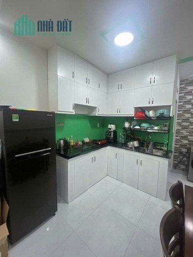 NHÀ ĐẸP LONG LANH FULL NỘI THẤT 2 TẦNG HXH ĐỔ CỬA