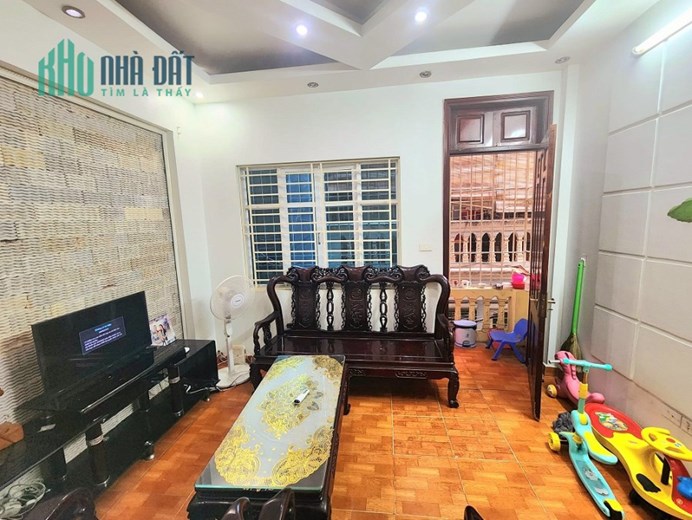 TẦM TIỀN HIẾM - TRUNG TÂM CẦU GIẤY - TIỆN ÍCH NGẬP TRÀN – GẦN PHỐ, GẦN ĐH THỦ ĐÔ – 5T, MT 4m, 3.9 TỶ