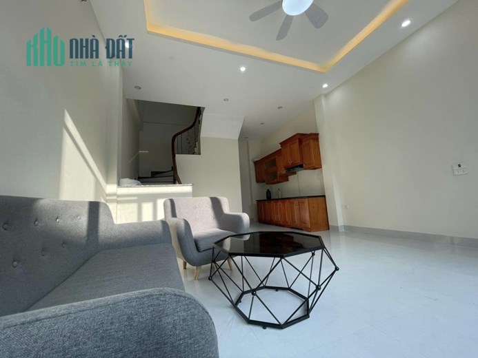 Bán ngôi nhà 76m2 phố Hoàng Hoa Thám, Tây Hồ 4 thoáng 15 phòng ngủ Dòng tiền >10% 10.2 Tỷ