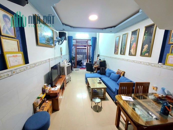 Nhà Phan Đăng Lưu, 40m ra MT, 68m2, 2 tầng, 2.x tỷ