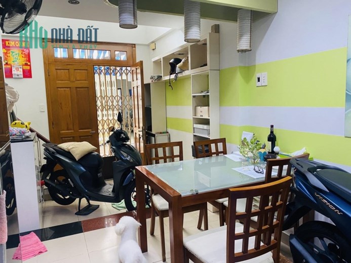 GIÁP QUẬN 1 HXH NGUYỄN VĂN CỪ, VỊ TRÍ ĐỈNH- KHU HIẾM NHÀ BÁN - GẦN MT- 4TẦNG BTCT, NHỈNH 5TỶ