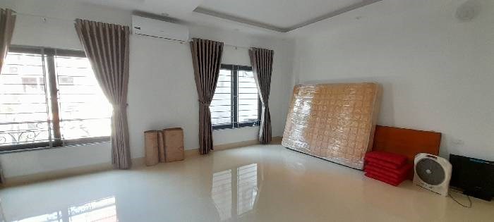 Nhỉnh 5 tỷ nhà Nguyễn Văn Cừ - Oto - 79 m2 - giáp cầu Chương Dương.