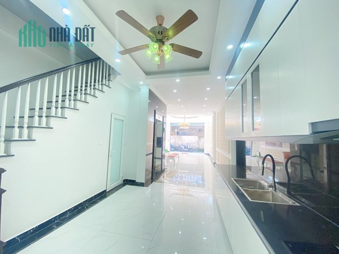 NHÀ ĐẸP - XÂY MỚI- THANG MÁY - OTO VÀO NHÀ  - VỊ TRÍ ĐẸP - SỞ NỞ HẬU