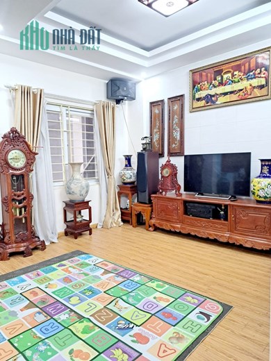 BÁN NHÀ NGUYỄN KHÁNH TOÀN, DÂN XÂY, LÔ GÓC THOÁNG SÁNG, GẦN ÔTÔ, 56M NHỈNH 6 TỶ