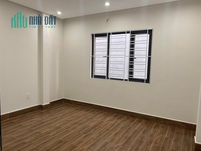 Bán nhà ngõ 250 Thiên Lôi, ô tô đỗ cửa, 43m2 xây 3,5 tầng, giá vô địch