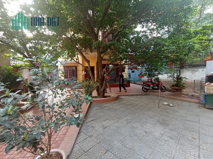 BÁN ĐẤT PHỐ TRÍCH SÀI, Ô TÔ, 15M RA HỒ TÂY, 240M2 MT10M, GIÁ 36 TỶ
