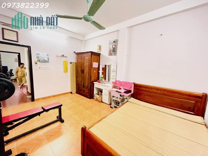 Bán nhà Nguyễn Chí Thanh, ô tô đỗ, 3 thoáng, Dt 45m, 3t, nhỉnh 5 tỷ.