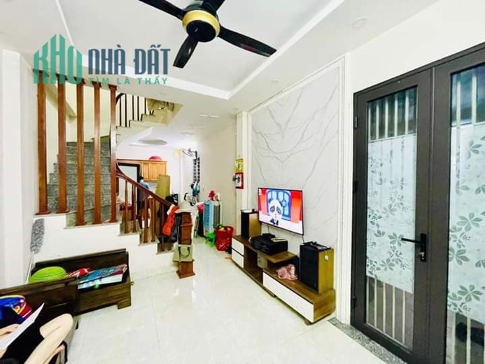 Bán nhà riêng Dương Nội – Hà Đông  . Diện tích 39m x 4 tầng 3,4 tỷ kinh doanh - ô tô vào nhà
- Vị