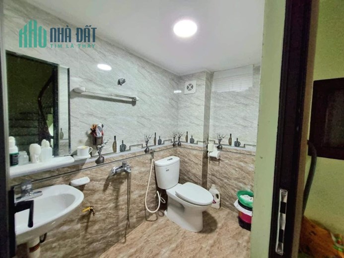Nhà 5T đẹp lung linh Phương Canh, Xuân Phương, LEXUS đỗ cổng, ngõ thông thoáng, giá 3.3 tỷ
