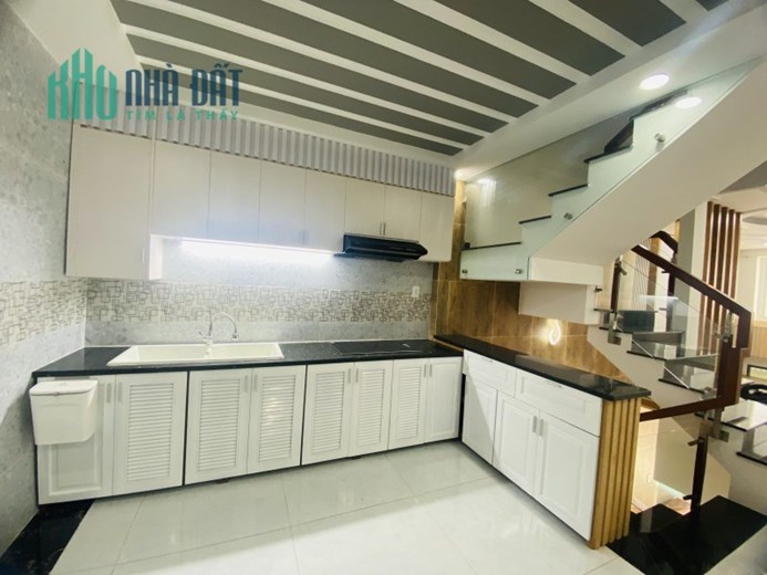 Giảm 1.2 tỷ cc bán gấp nhà mới full nội thất 48m2, hxh, khu VIP P7- BT