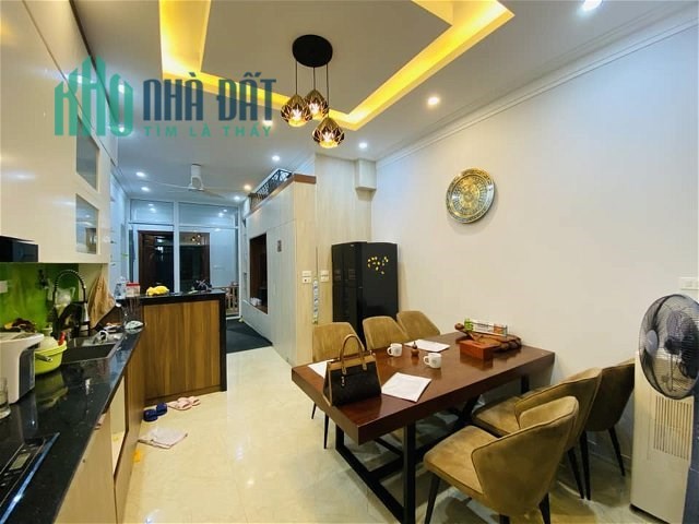 Bán gấp 50m2x5T Giảng Võ, Đống Đa kinh doanh, ô tô chỉ 5,5 Tỷ.