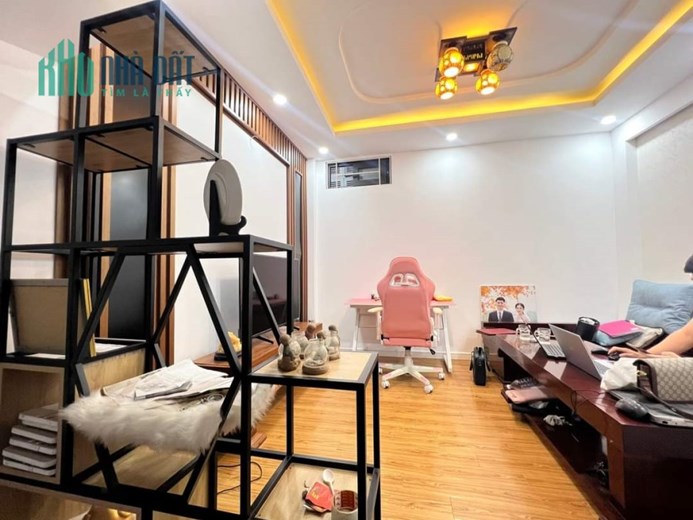 Huỳnh Thúc Kháng Đống Đa ô tô tránh kinh doanh sổ phân lô 43mx 5T, mt4m giá 9.9 tỷ. Lh 0858751186