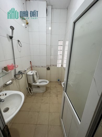 Cần nhượng lại nhà 4 tầng ở Thái Hà. - Ngõ rộng oto đi vào thoải mái - Nhà rộng 55m x 4 tầng x 4 vệ
