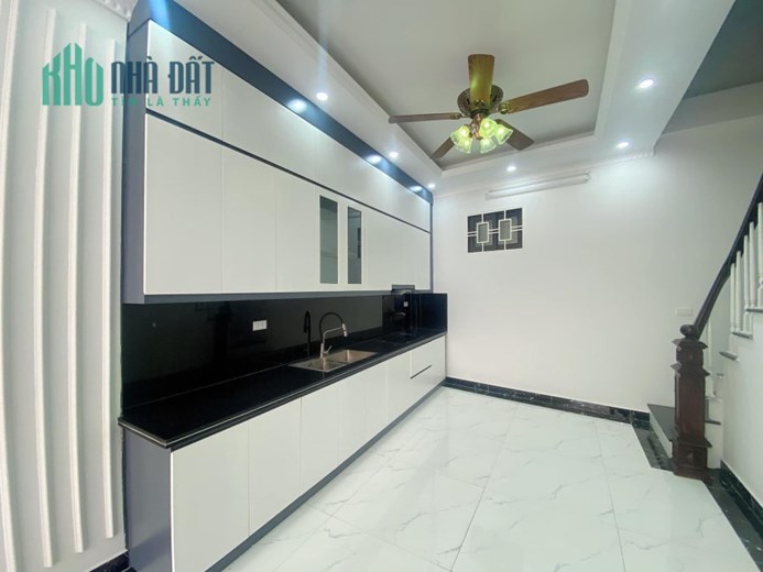 PHÂN LÔ MAI DỊCH CẦU GIẤY 6 TẦNG TM ĐƯỜNG 8M HÈ 2M KINH DOANH VĂN PHÒNG 15.5 TỶ 70M MT 4M