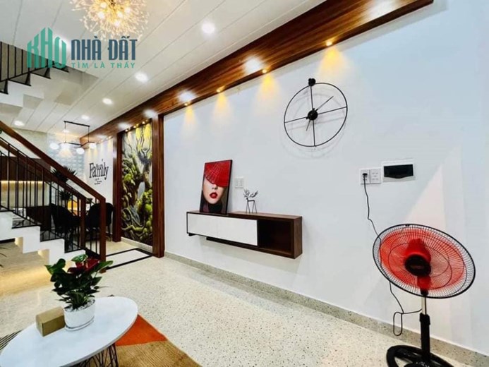 Nhà bán Phan Văn Trị ngay Emart, 45m2 hẻm xe hơi dổ cửa, nhỉnh 4 tỷ ở ngay