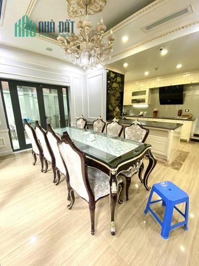 BÁN BIỆT THỰ SÂN VƯỜN, NHẤT CẦU GIẤY, FULL NỘI THẤT NHẬP KHẨU CHÂU ÂU. 268m VUÔNG = HƠN 70 TỶ. O94