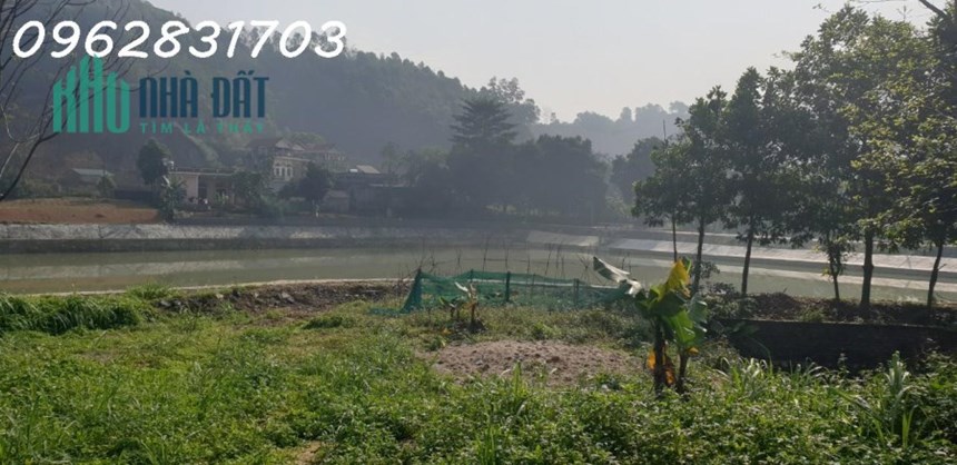 Đất bám hồ trung tâm quốc oai giá chỉ 10 triệu/m