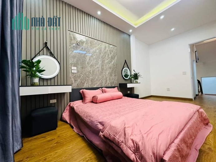 Nhà phố Tân Mai, ô tô đõ cổng, trước nhà 2m, 36,5 m2, đủ 3 ngủ, 3,1 tỷ