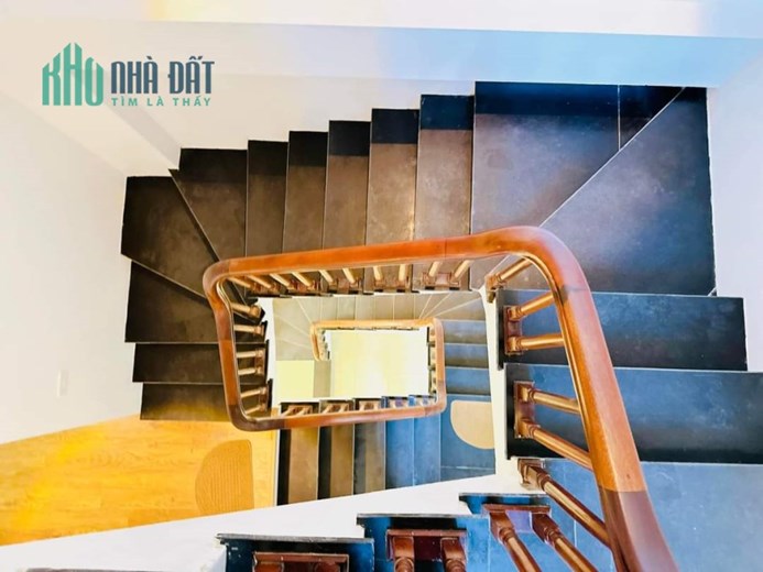 Nhà phố Tân Mai, ô tô đõ cổng, trước nhà 2m, 36,5 m2, đủ 3 ngủ, 3,1 tỷ