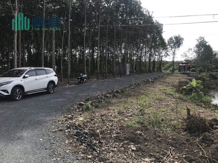 Bán 11000m2 (sẵn 300m2 thổ) tại BRVT SHR 8 tỷ. Lh;0911912868.