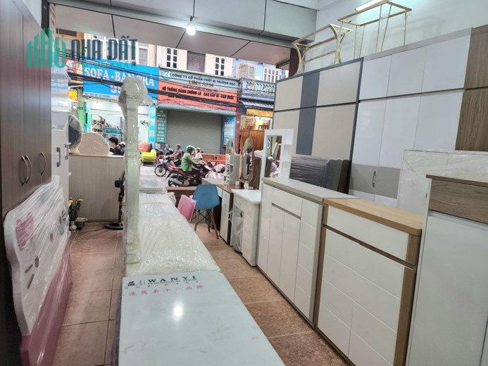 Bán nhà mặt phố Đê La Thành, quận Ba Đình, giá 13 tỷ