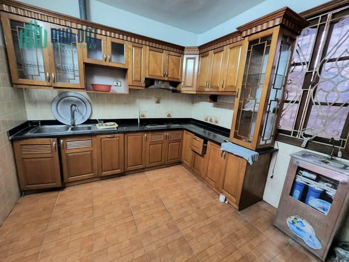 Bán nhà mặt phố Đê La Thành, quận Ba Đình, giá 13 tỷ
