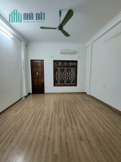 Bán nhà mặt phố Đê La Thành, quận Ba Đình, giá 13 tỷ