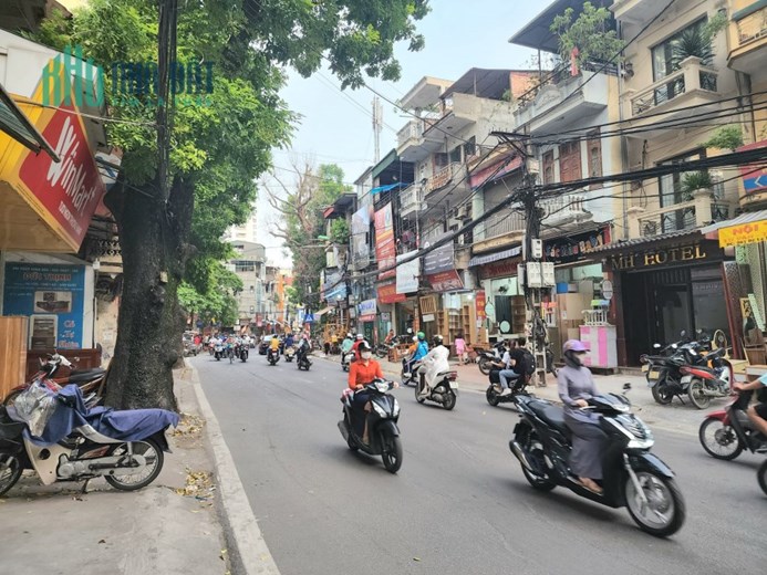 Bán nhà mặt phố Đê La Thành, quận Ba Đình, giá 13 tỷ