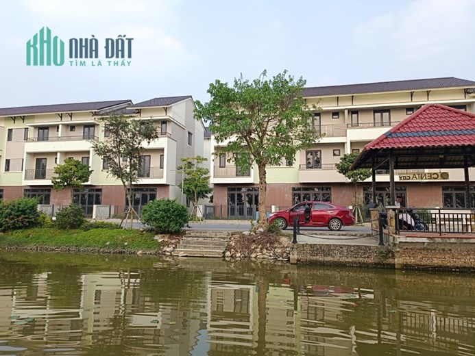 Bán nhà ven sông sen tự nhiên rất đẹp và thơ mộng.