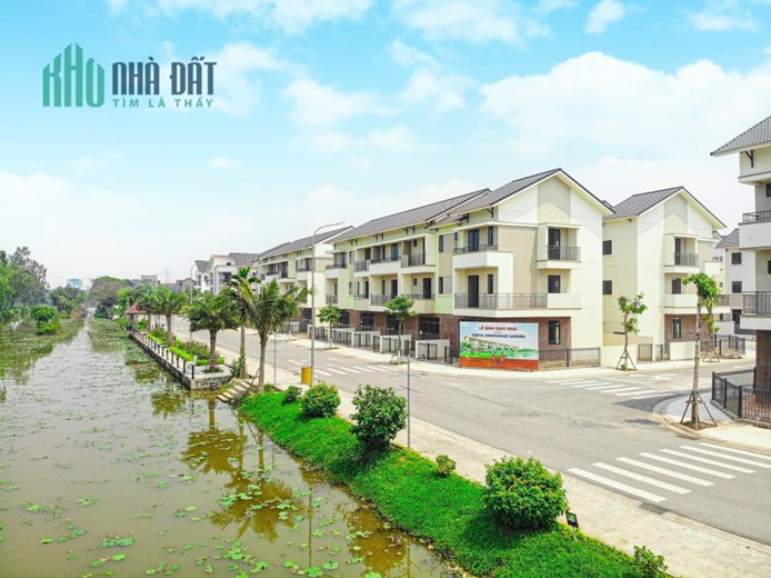 Bán nhà ven sông sen tự nhiên rất đẹp và thơ mộng.