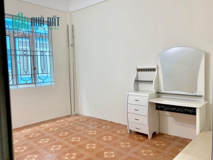 Bán căn nhà 168m2 phố Nghi Tàm, Tây Hồ Gara 3 Ô tô tránh Dòng tiền 10% Thang máy Nhập 16.9 Tỷ