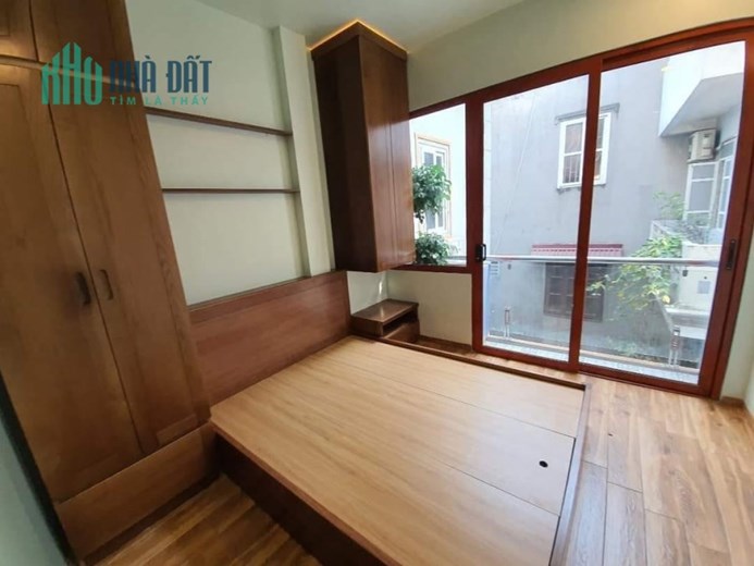 Bán căn nhà 169m2 phố Nghi Tàm, Tây Hồ Gara Ô tô tránh Dòng tiền 10% Thang máy Nhập 16.9 Tỷ