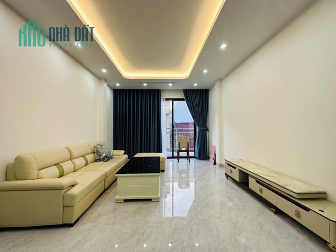 Cực hiếm! Nhà 5 tầng phố Hoàng Văn Thái, ô tô tránh, vào nhà – 7 tỷ xíu, 42m2