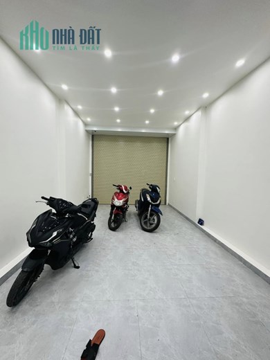Cực hiếm! Nhà 5 tầng phố Hoàng Văn Thái, ô tô tránh, vào nhà – 7 tỷ xíu, 42m2