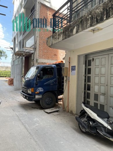 Nhà hẻm 6m Phạm Văn Đồng, P13, 4,1x14m, giá 6,2 tỷ,Được xây dựng Lên 5 Tầng, xe hơi vào nhà, Vip