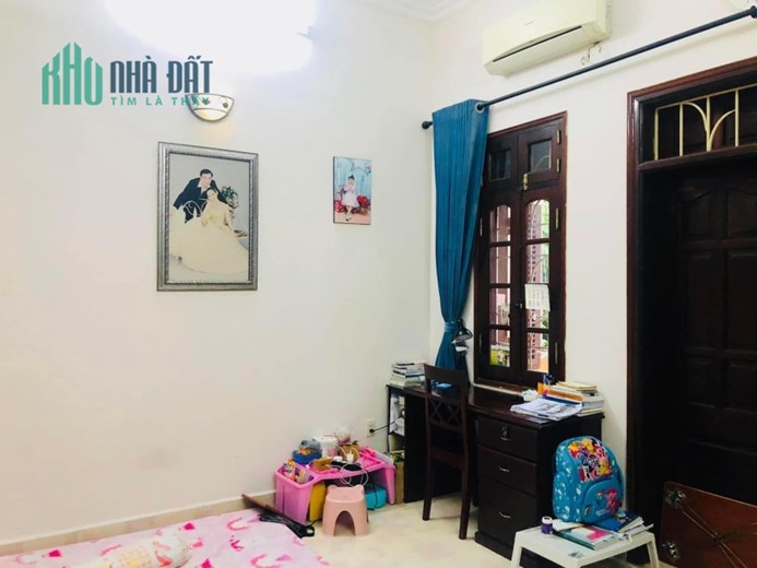 Khu cán bộ cao cấp Trung Kính  phân lô oto tránh hơn 50 m mà chỉ 12 tỷ, có vỉa hè đỗ xe ngày đêm .
