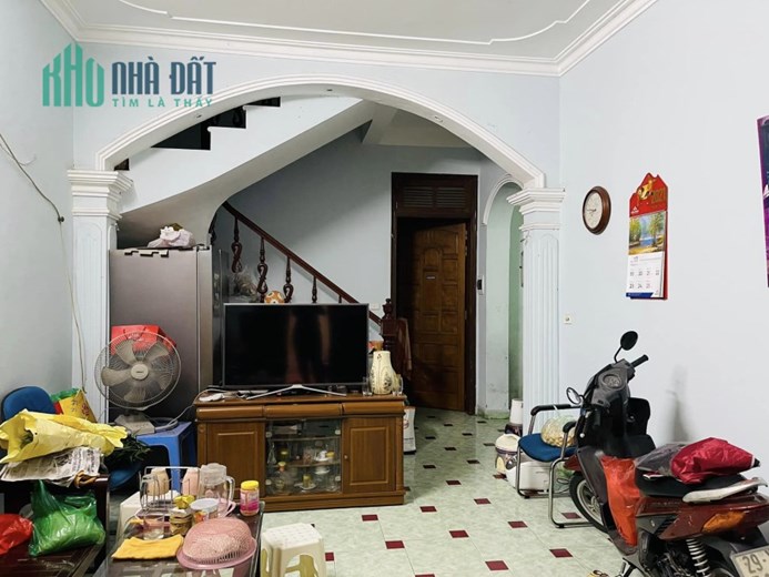 Gấp bán nhà Khương Đình 32m 4 tầng 4 ngủ ba bước ra ô tô trước nhà cực thoáng ở ngay nhỉnh 3 tỷ lh