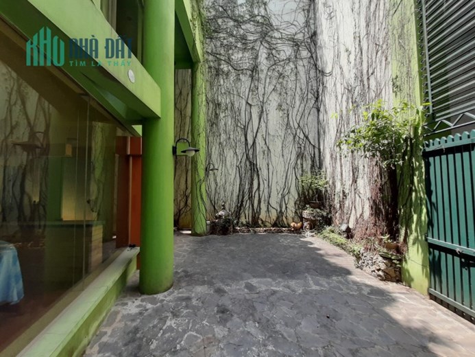 Nhà cô chú Tiến sĩ, chuyển vào nam muốn bán nhà Trung Kính biệt thự 192 m chỉ 15 tỷ , phân lô xây