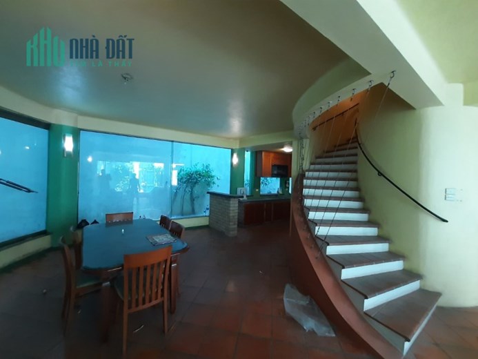 Nhà cô chú Tiến sĩ, chuyển vào nam muốn bán nhà Trung Kính biệt thự 192 m chỉ 15 tỷ , phân lô xây
