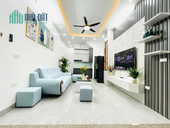 Nhỉnh 2 tỷ có ngay nhà mới tại Đại La, Hai Bà Trưng, 30 m 5 tầng, lô góc