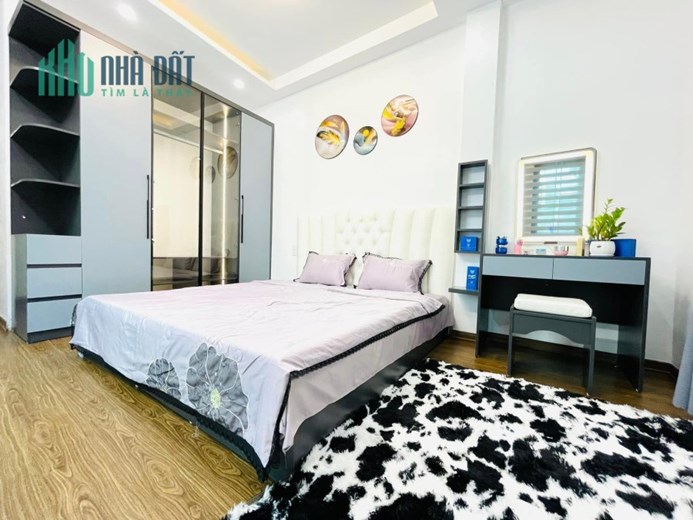 Nhỉnh 2 tỷ có ngay nhà mới tại Đại La, Hai Bà Trưng, 30 m 5 tầng, lô góc