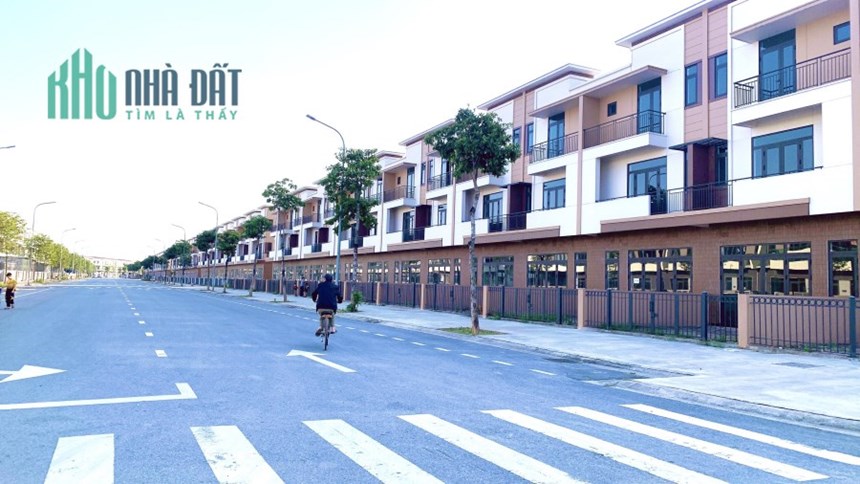 🌸Bán gấp shophouse nằm tại trung tâm phố đi bộ, đã hoàn thiện nội thất, cho thuê được ngay
