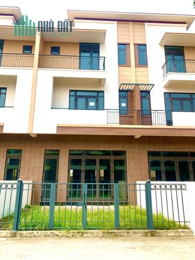 🌸Bán gấp shophouse nằm tại trung tâm phố đi bộ, đã hoàn thiện nội thất, cho thuê được ngay