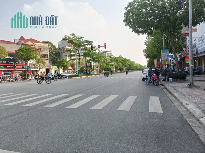 Bán nhà Mặt phố Ngô Gia Tự, Vị trí đắc địa, Kinh doanh đa dạng, DT140m2. Giá 140tr/m2.