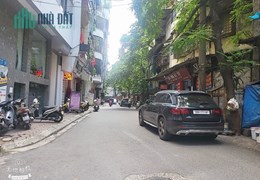 Kinh doanh đỉnh tập thể tầng 1 Nguyễn Chí Thanh, ô tô 70m mặt tiền 4m.